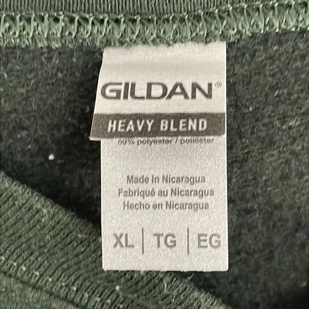 Gildan heavy blend men’s size XL‎ forest green crewneck long sleeve sweatshirt